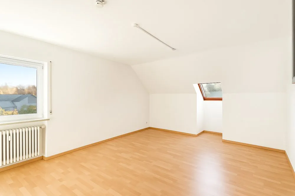 Immobilienangebot - Ismaning - Alle - Bezugsfreie 3 Zimmer DG Wohnung mit Südbalkon inkl. Stpl