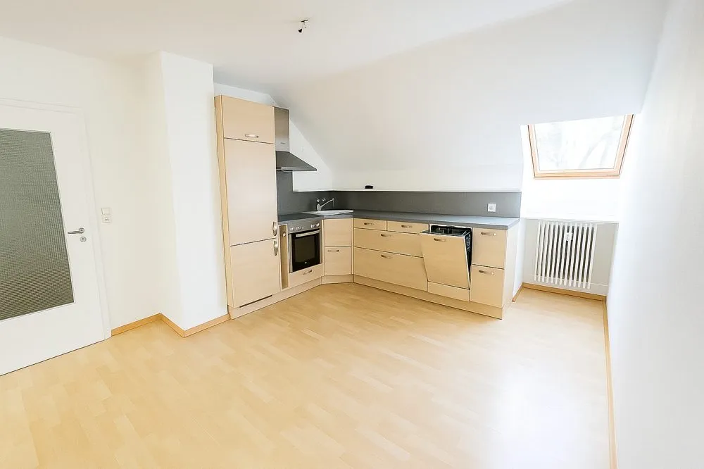 Wohnküche Immobilienangebot - Ismaning - Alle - Bezugsfreie 3 Zimmer DG Wohnung mit Südbalkon inkl. Stpl
