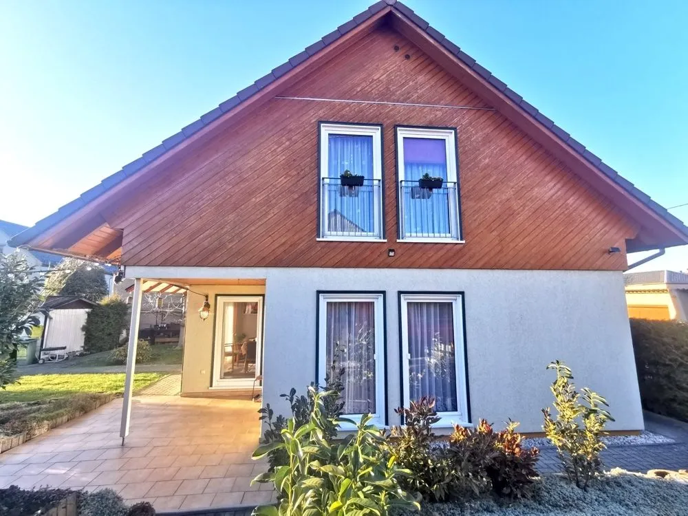 Große Fenster – Viel Licht! Immobilienangebot - Großröhrsdorf - Alle - Verkäufer werden Mieter! Super Lage am Feld!