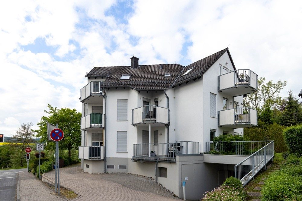 Ansicht Haus Immobilienangebot - Taunusstein / Wehen - Alle - Kleine Wohnung mit Loggia als Kapitalanlage