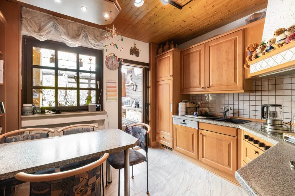 Küche EG Immobilienangebot - Frankfurt am Main / Sindlingen - Alle - MFH in ruhiger Lage Verkauf mit Teil Rückmietung