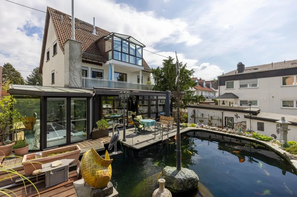 Garten/Teich mit Haus Immobilienangebot - Frankfurt am Main / Sindlingen - Alle - MFH in ruhiger Lage Verkauf mit Teil Rückmietung