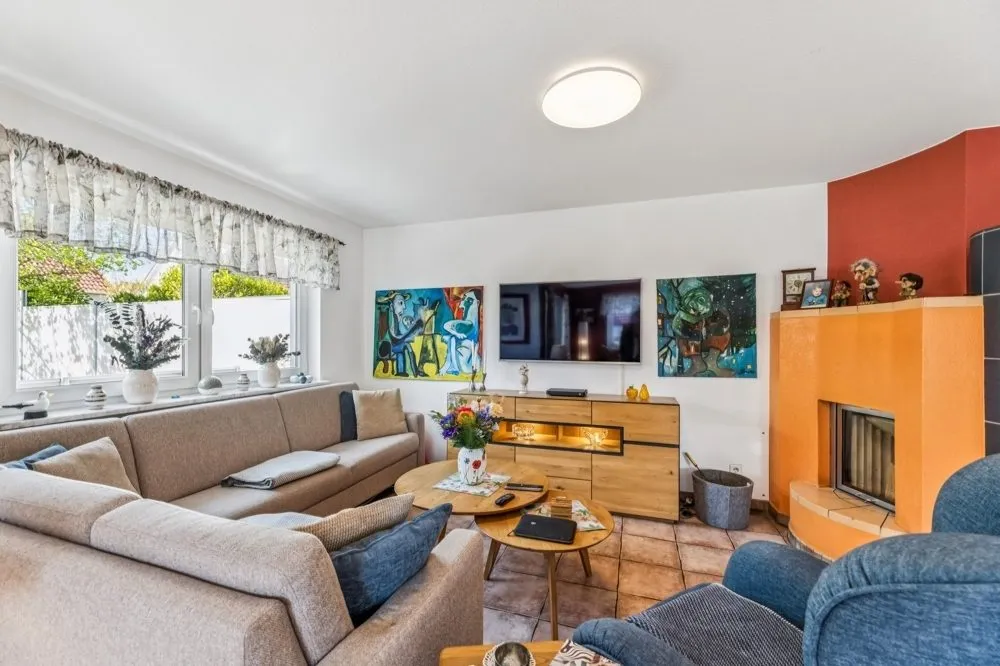 Wohnzimmer Immobilienangebot - Seukendorf - Alle - Neuwertiges Drei-Giebel-Haus * Doppelhaushälfte