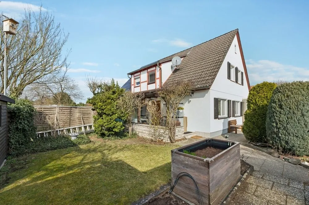Außenansicht Immobilienangebot - Nürnberg - Alle - Charmantes ZFH auf traumhaftem Grundstück