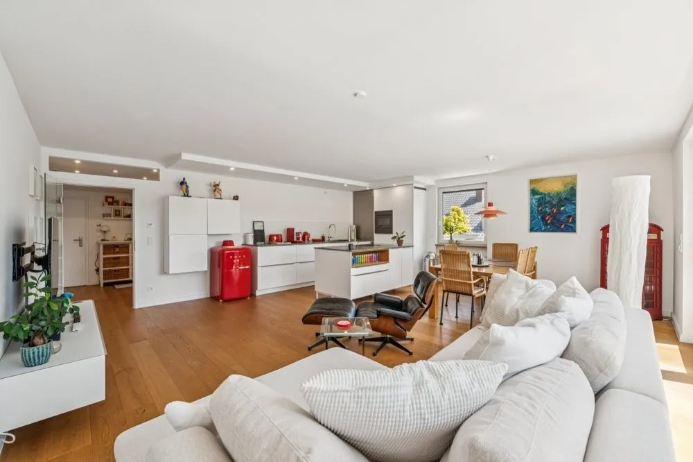 Wohn-Essbereich mit offener Küche Immobilienangebot - München / Pasing - Alle - Exklusive Penthouse-ETW * Große Dachterrasse * 10 Jahre RV