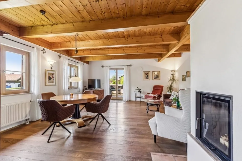 Wohn- und Essbereich im EG Immobilienangebot - Waakirchen / Schaftlach - Alle - Charmantes EFH * Region Tegernsee * Kauf mit Nießbrauch