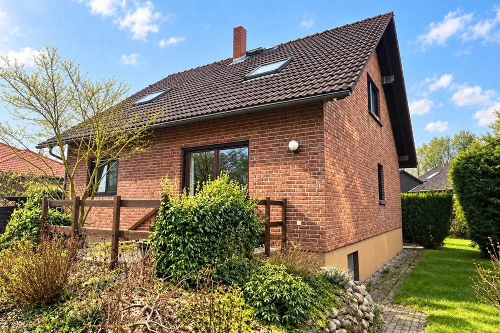 Immobilienangebot - Bienenbüttel - Alle - EFH I 2 Wohneinheiten sind möglich I Schöne Feldrandlage